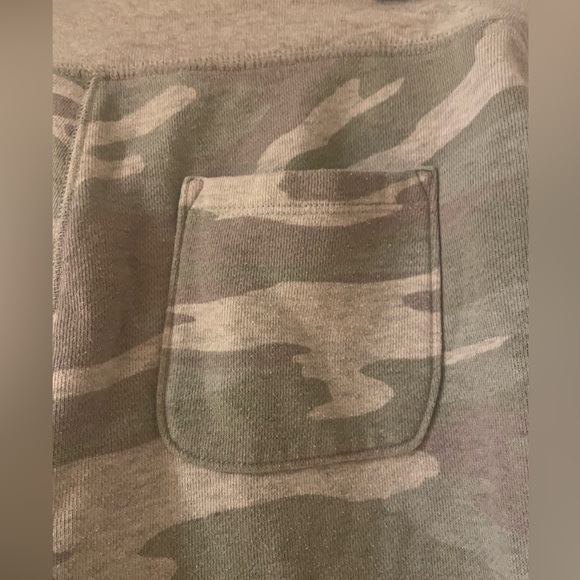 🔴3/$10🔴Aerie size small camouflage joggers - Picture 3 of 5